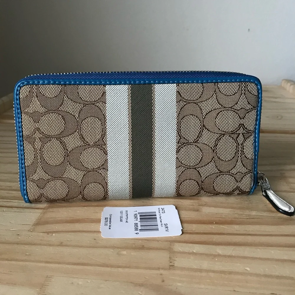 Coach wallet🎈🎈